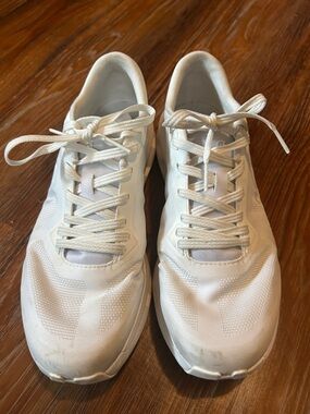 On Running CloudZone Women’s Sneakers sz 10
